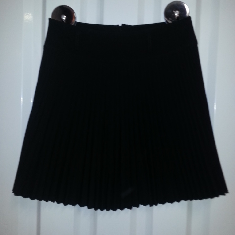 Papaya women's black pleated skirt size M